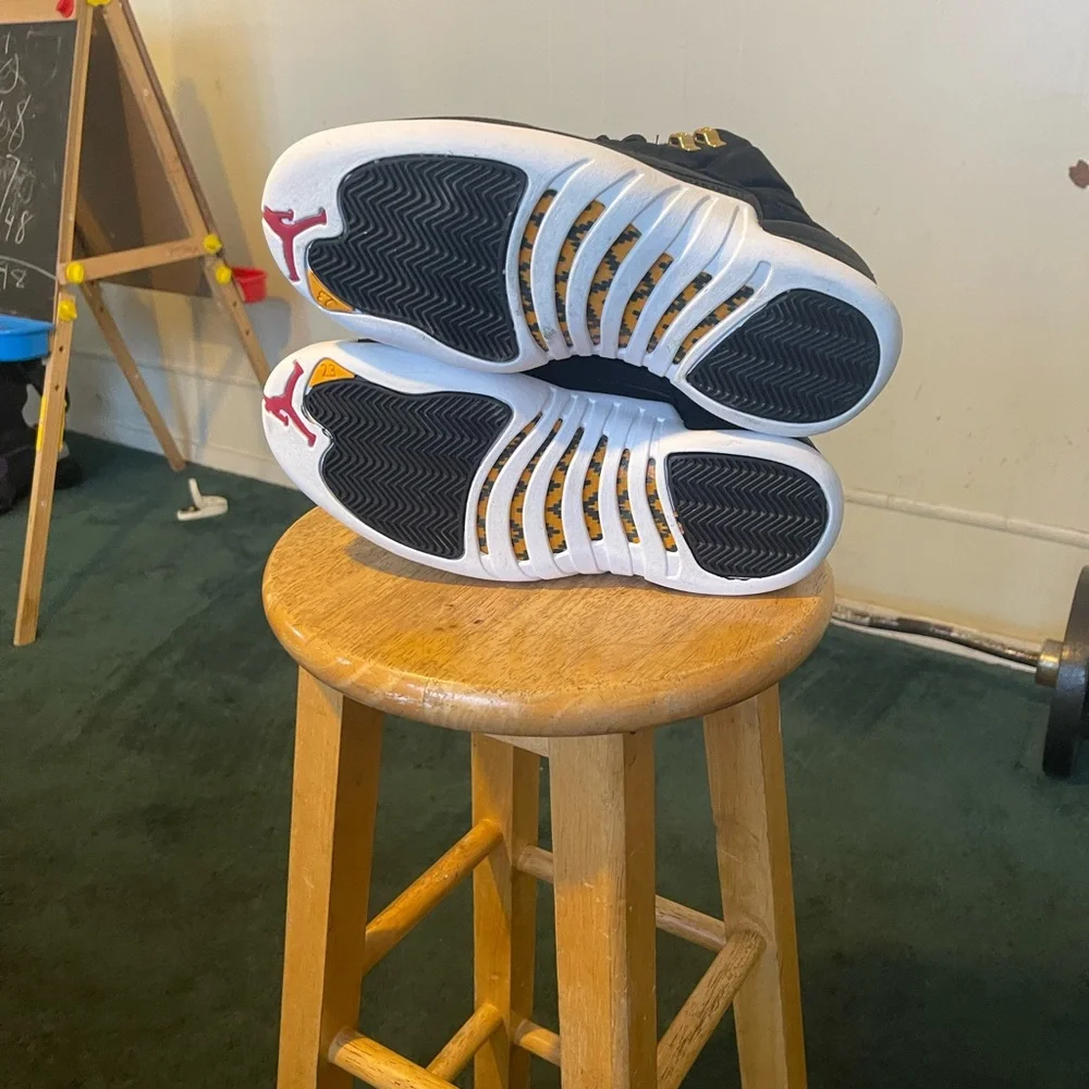 COPY - 2019 Air Jordan 12 Retro Reverse Taxi 8.5 - Picture 6 of 8
